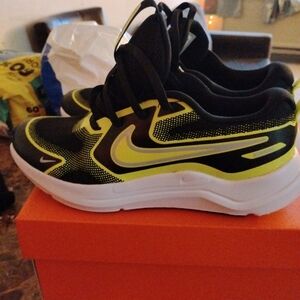 Nike Kids Black and Neon Yellow Sneakers
